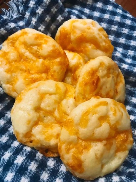 Cheddar Keto Biscuits