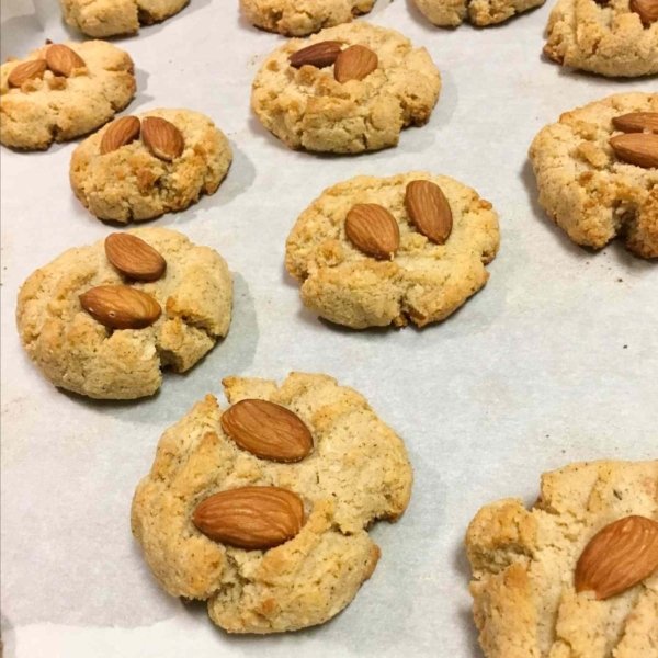 Low-Carb Almond Cinnamon Butter Cookies