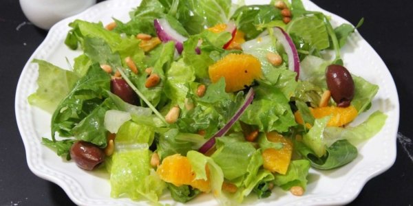 Romaine Salad with Orange and Olives