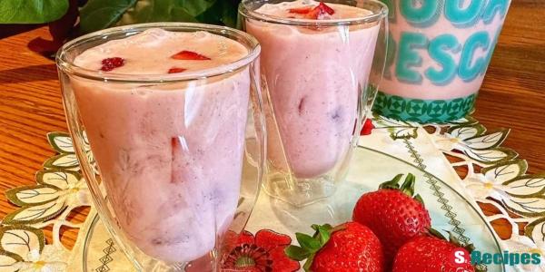Agua Fresca de Fresas con Crema (Strawberries and Cream)
