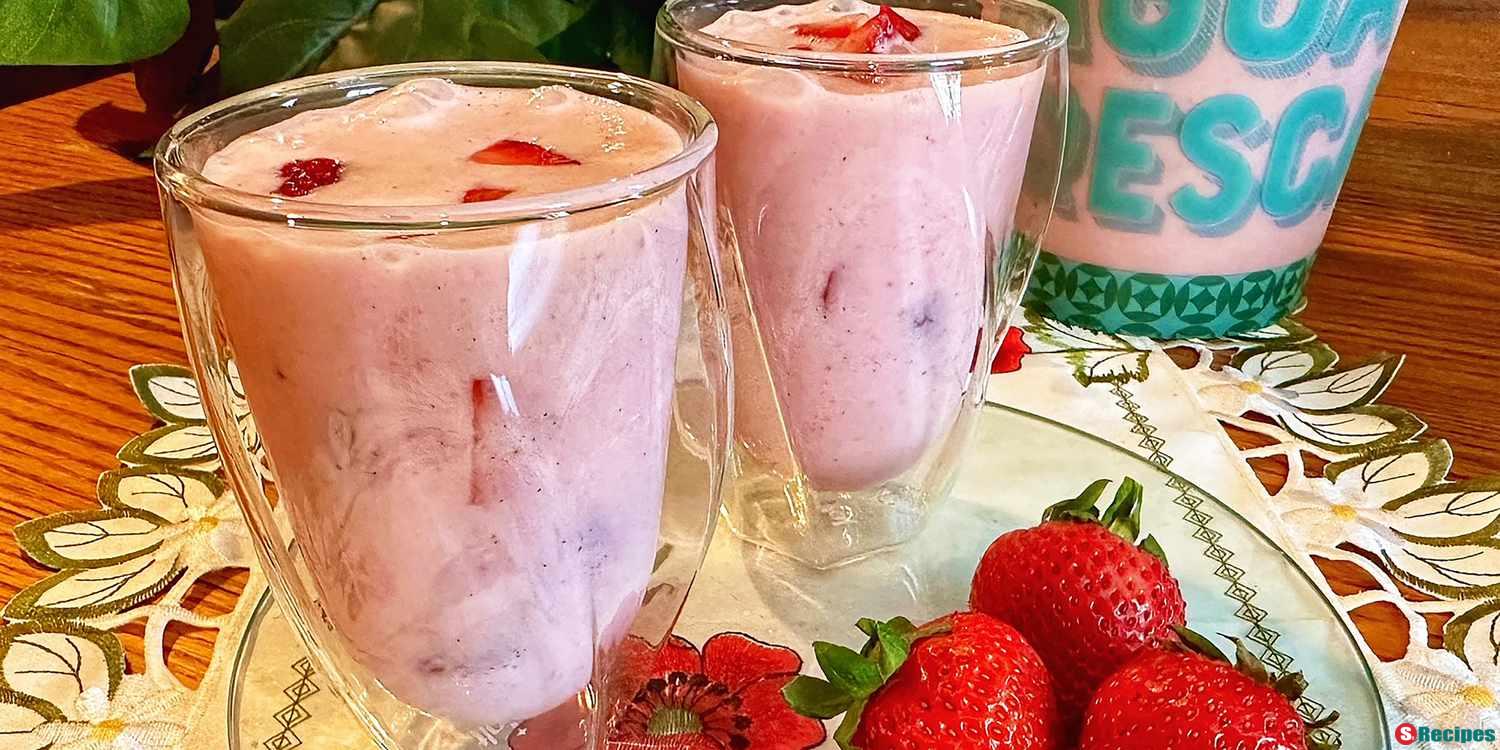 Agua Fresca de Fresas con Crema (Strawberries and Cream)