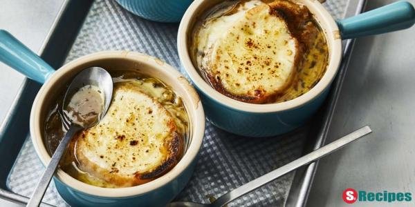 Rich and Simple French Onion Soup