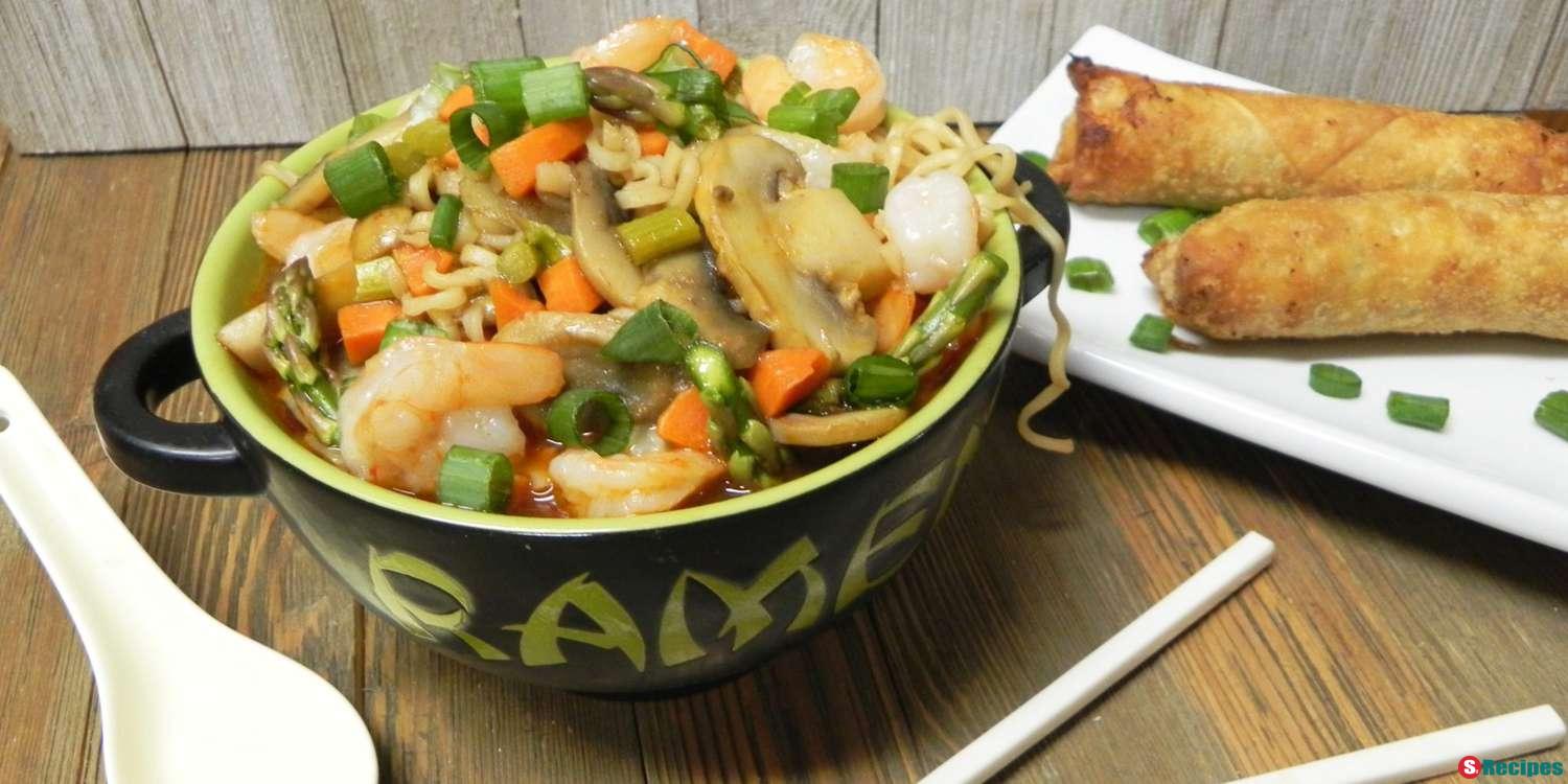 Spicy Shrimp Ramen Noodles with Asparagus